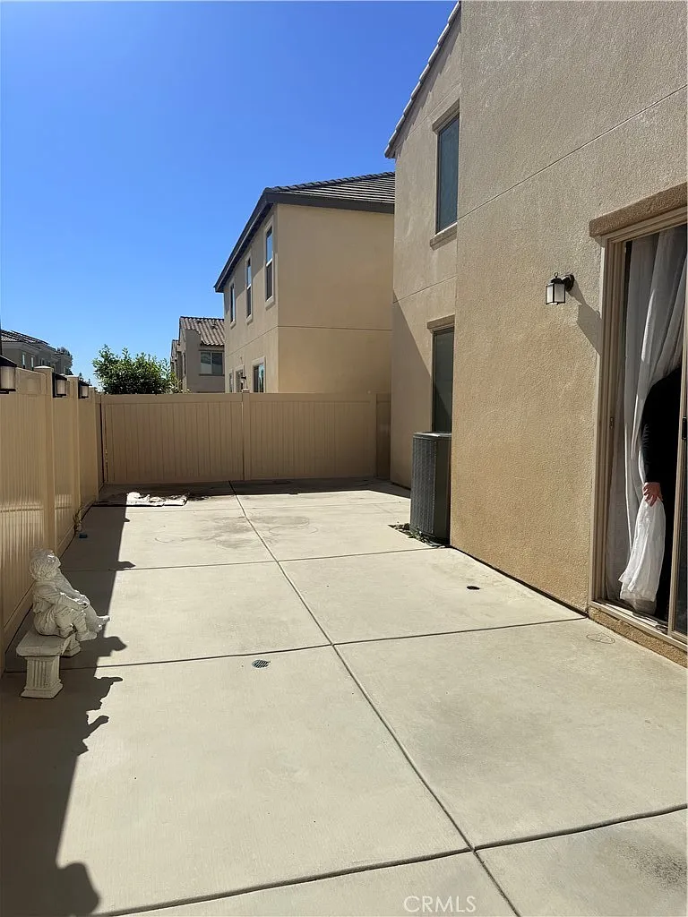 4 bed, 2384 sqft, $3,800 — Photo 3