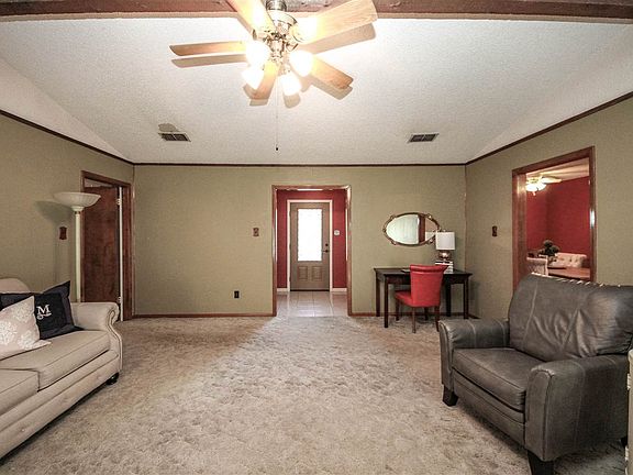 5th image of 204 Lilac St