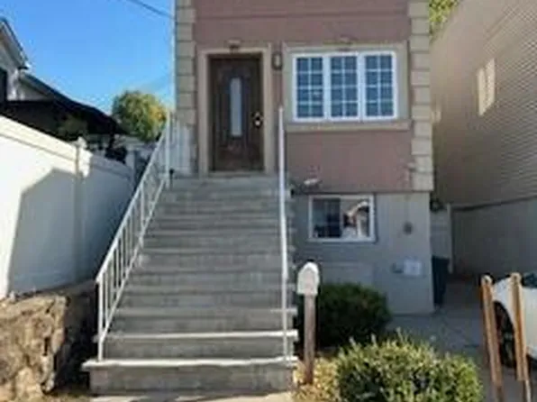 49 Roe St, Staten Island, NY 10310