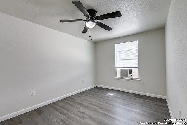 415 Elmwood Dr #B — Photo 10