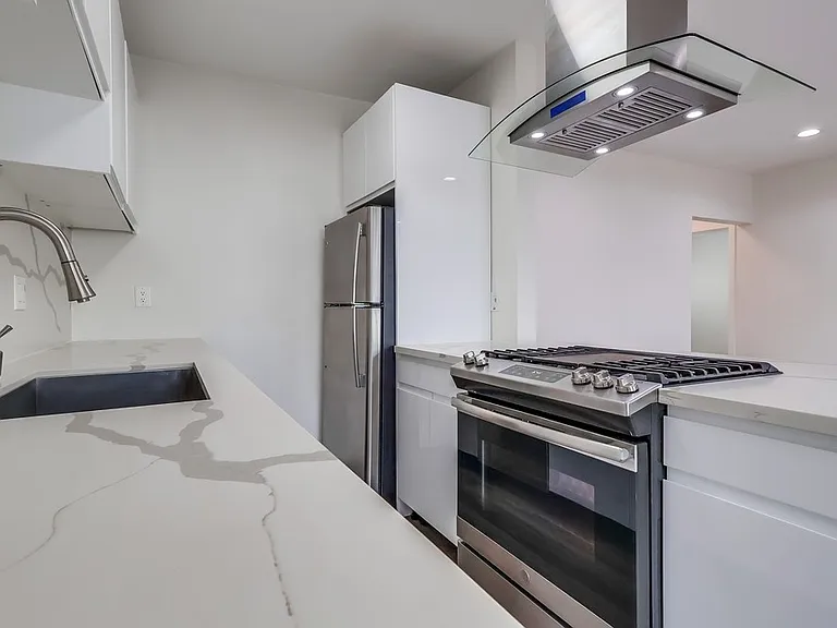 715 Marlborough Ave — Photo 2