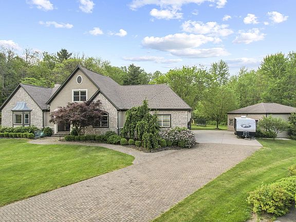 3rd image of 7825 Quarry Cliff Ct