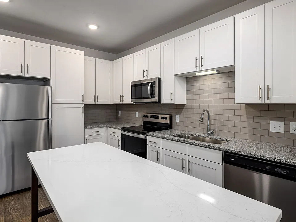 Arlow at Blue Ridge apartments community photo