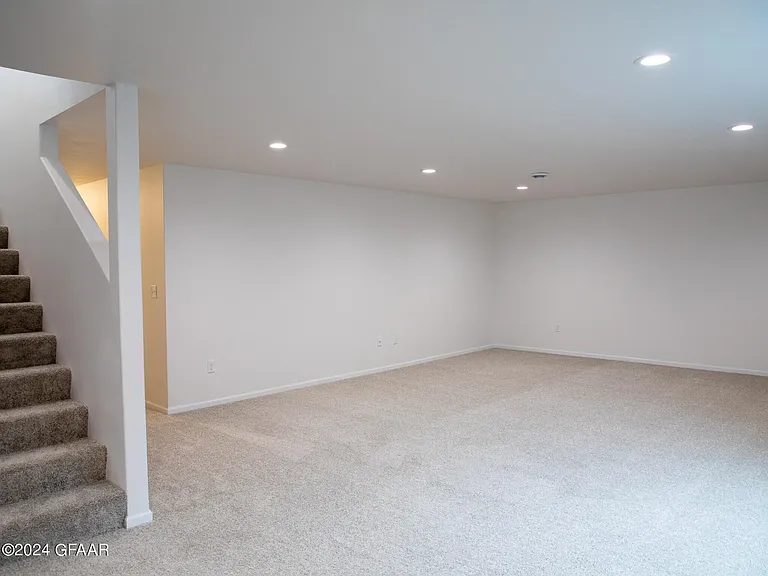 372 Wren Dr — Photo 19