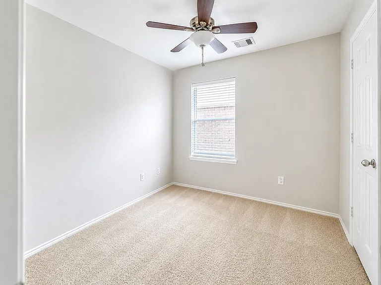 136 Easton Glen Ln — Photo 10