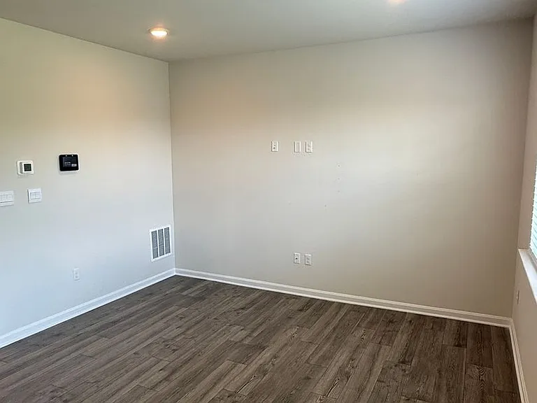 152 Hannock St — Photo 3