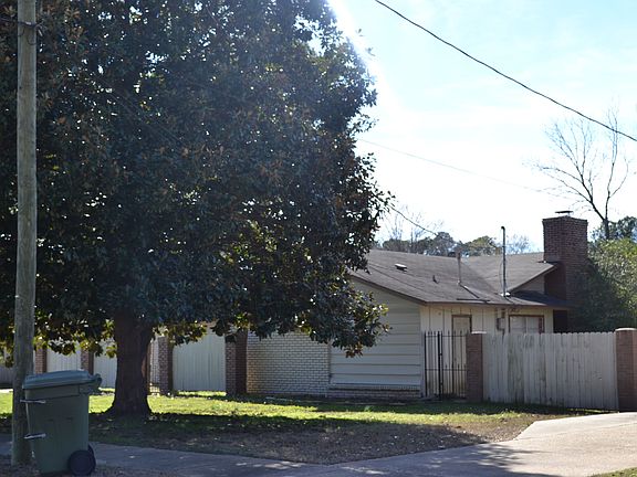 3rd image of 218 Davors Dr