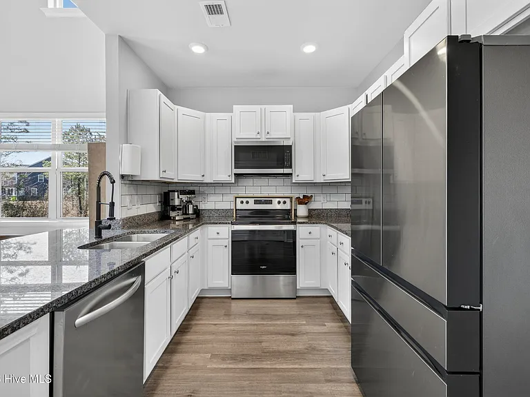 3647 Roseblossom Dr — Photo 7