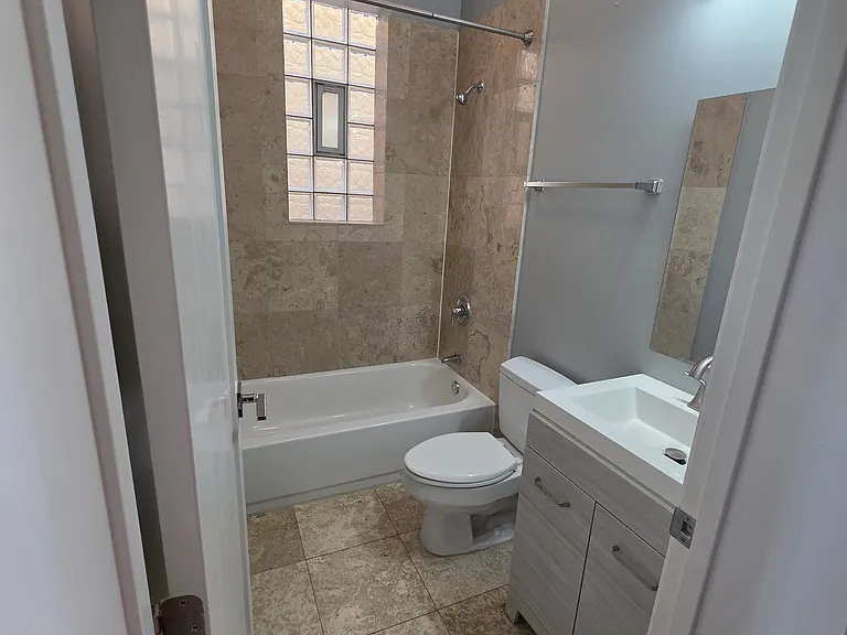 2432 W Madison St #3 — Photo 18