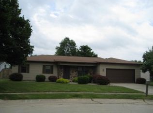 706 Timothy Cir, Charleston, IL 61920