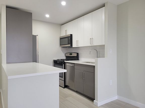 2nd image of 829 Greenwood Ave #802
