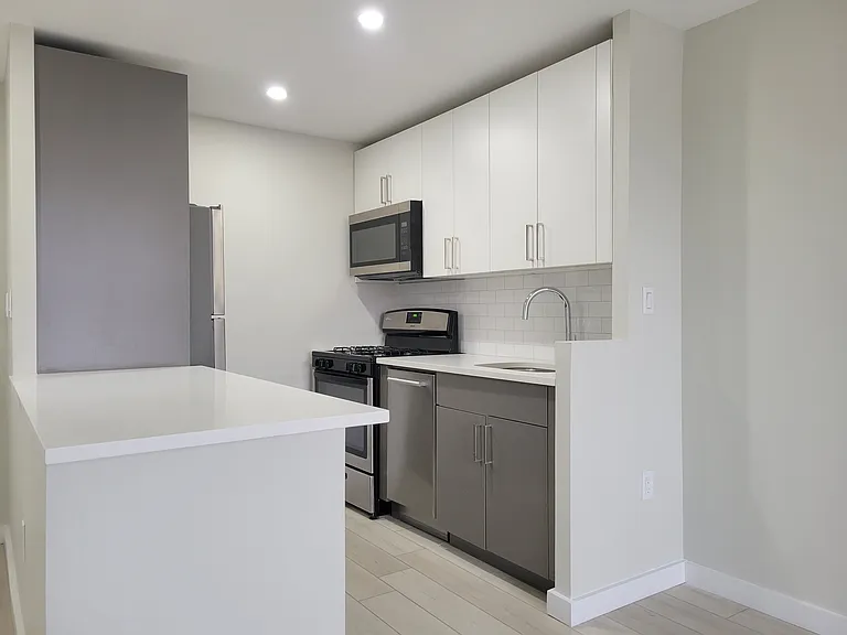 829 Greenwood Ave #3J — Photo 1