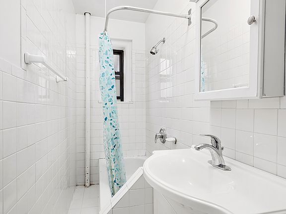 5th image of 328 W 12th St APT 3N