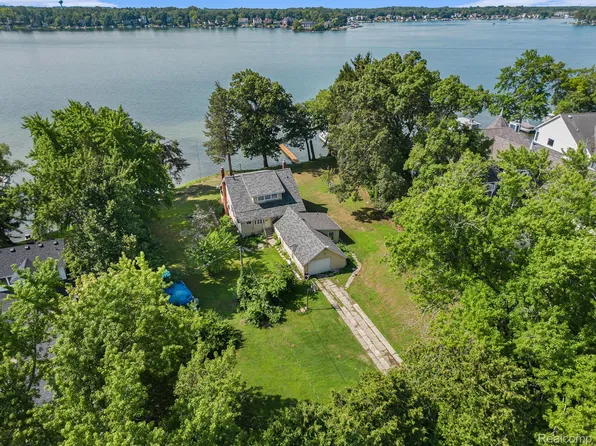 7275 Locklin, West Bloomfield, MI 48324