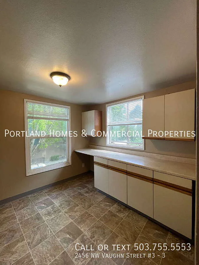 Spacious 3-Bedroom, 1.5-Bathroom Apartment in NW Portland — Photo 3