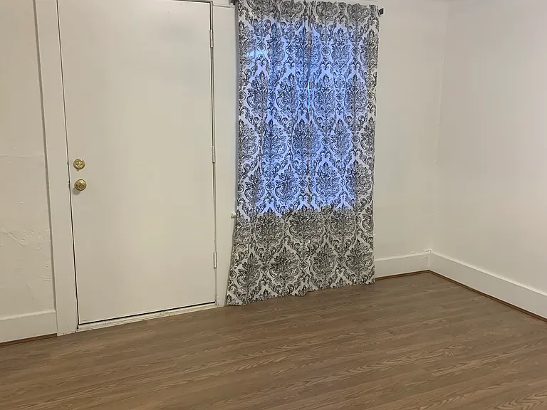 211 1/2 H St #211-1/2 — Photo 22