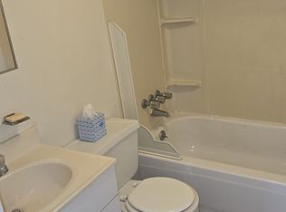 869 Hollins St APT 3R, Baltimore, MD 21201