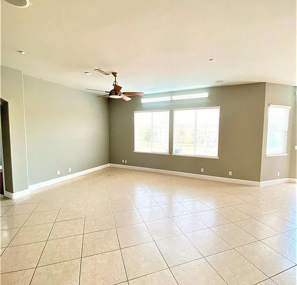 1129 Platinum St — Photo 12