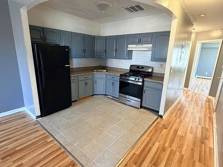 392 Montauk Ave #2 — Photo 4
