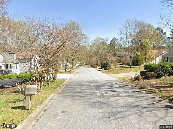 Exterior Neighborhood (street photo)