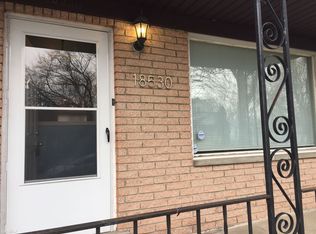 18530 Beechwood St, Roseville, MI 48066
