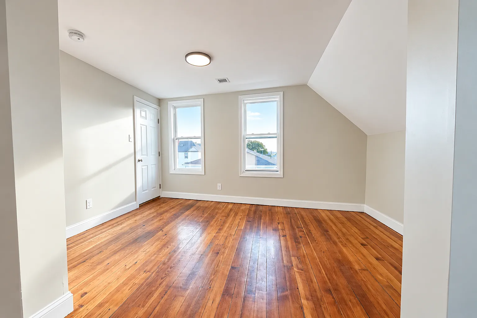 3 bed, 1196 sqft, $1,800 — Photo 2