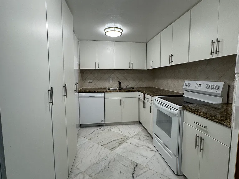 905 Brickell Bay Dr #928 — Photo 10