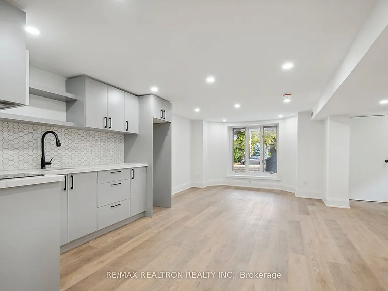 6 Woodvale Cres #LOWER — Photo 6