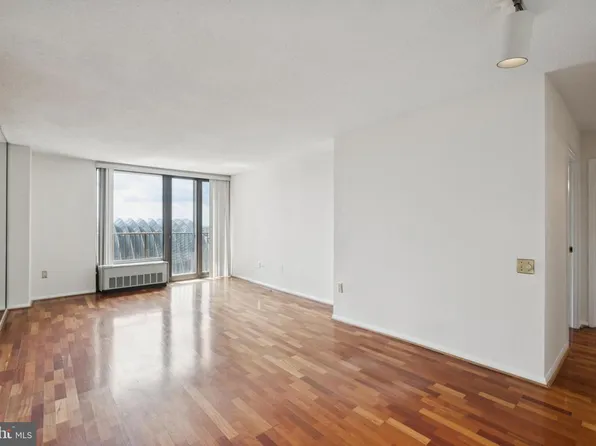 1420 Locust St APT 14P, Philadelphia, PA 19102