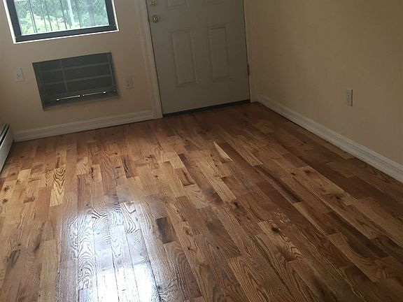4th image of 72 Buffalo Ave