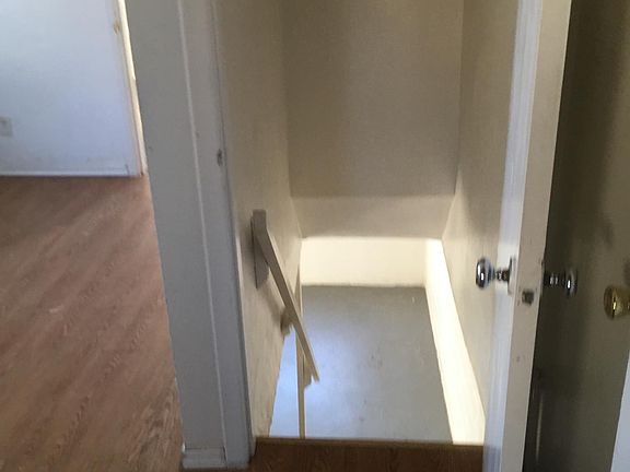 3rd image of 9414 Flora Ave