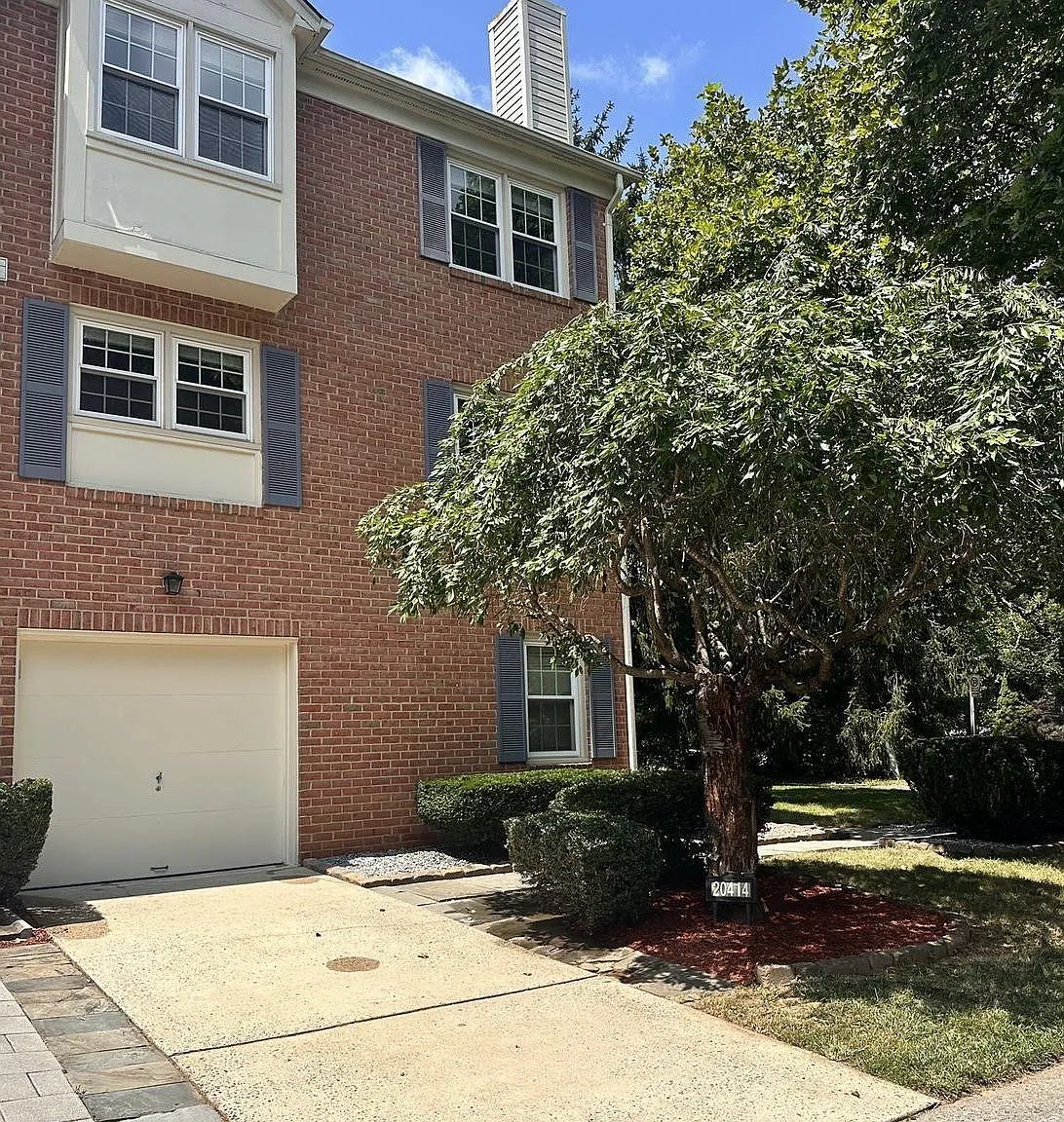 3 bed, 2.5 bath, 2036 sqft, $2,850 — Photo 1