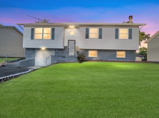 7031 Glenwood Ln, Hanover Park, IL 60133