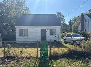 102 Pinewood Dr, Shirley, NY 11967