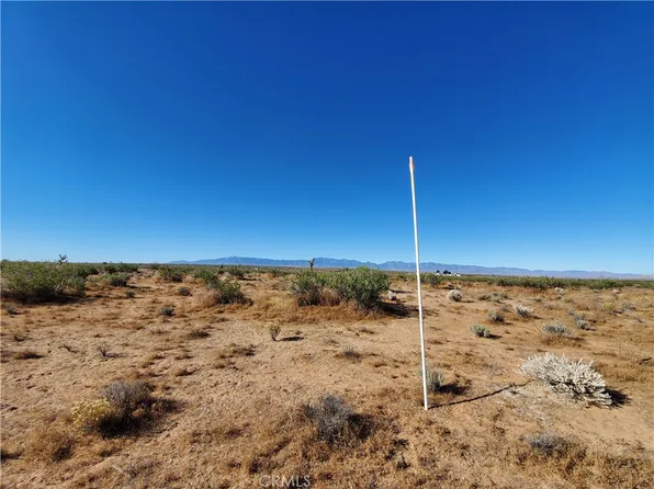 2 Ac Ave #L12, Lancaster, CA 93535