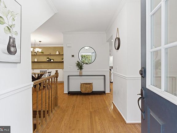 2nd image of 10601 Reeds Landing Cir