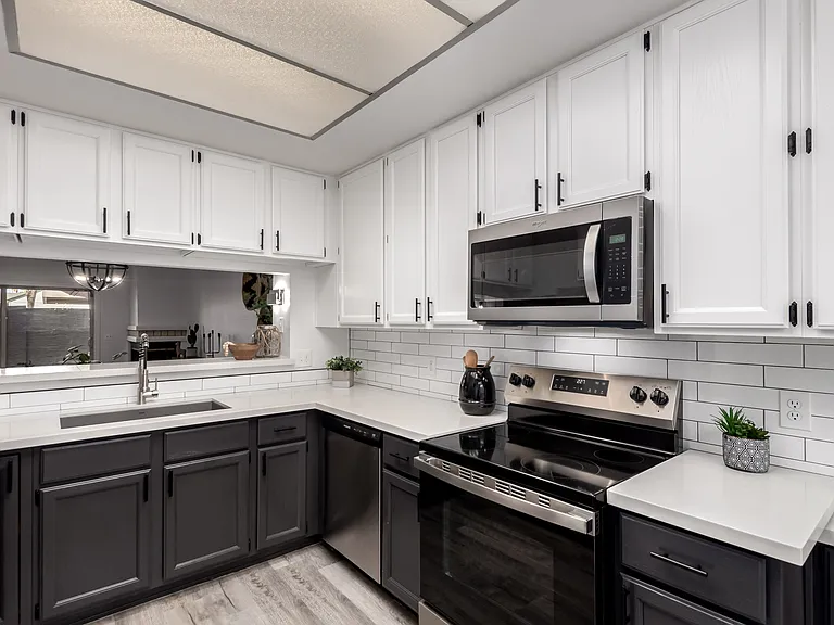 500 N Roosevelt Ave #102 — Photo 12
