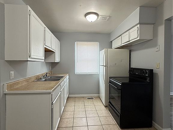 5th image of 708 Oxford Ave