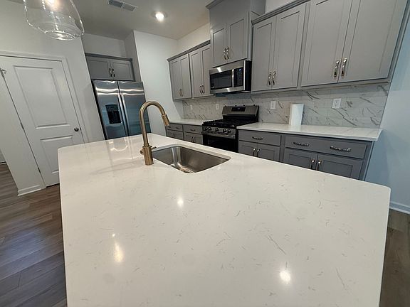 5th image of 3113 Lilac Grove Dr