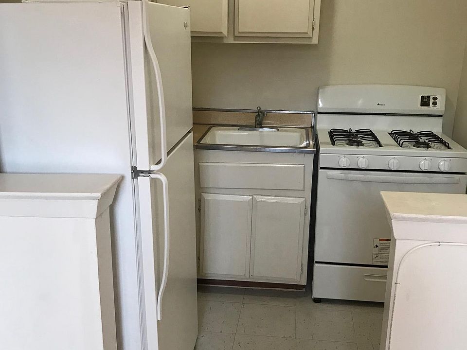 2nd image of 2121 Paulding Ave APT 3T