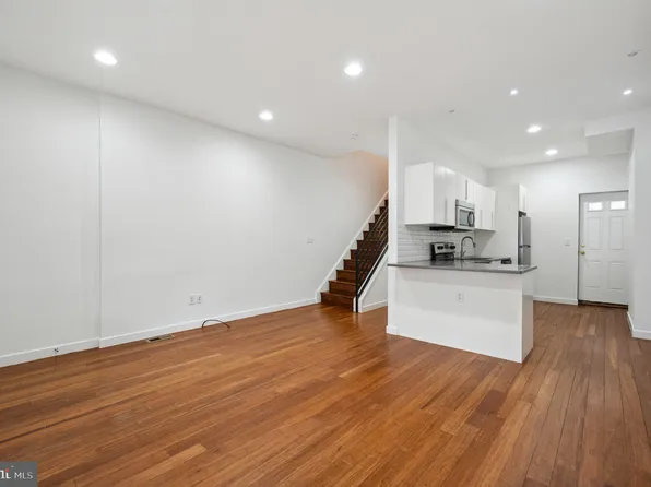 427 N Budd St, Philadelphia, PA 19104