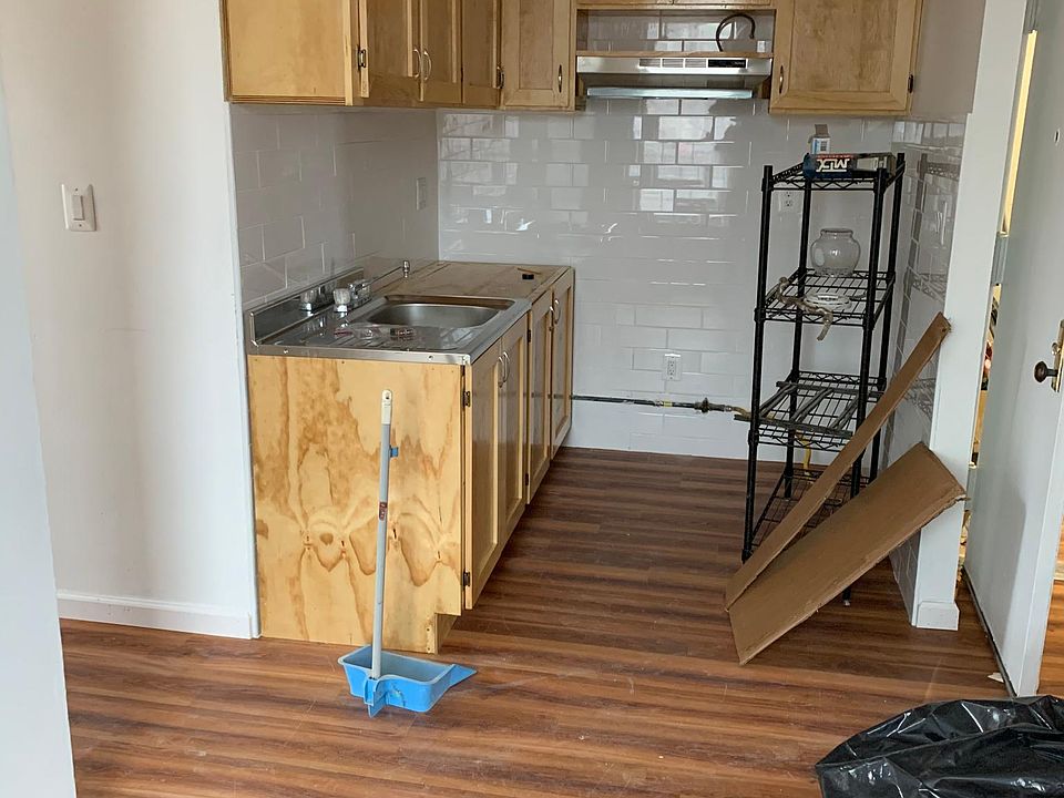 2nd image of 116 Montauk Ave #2