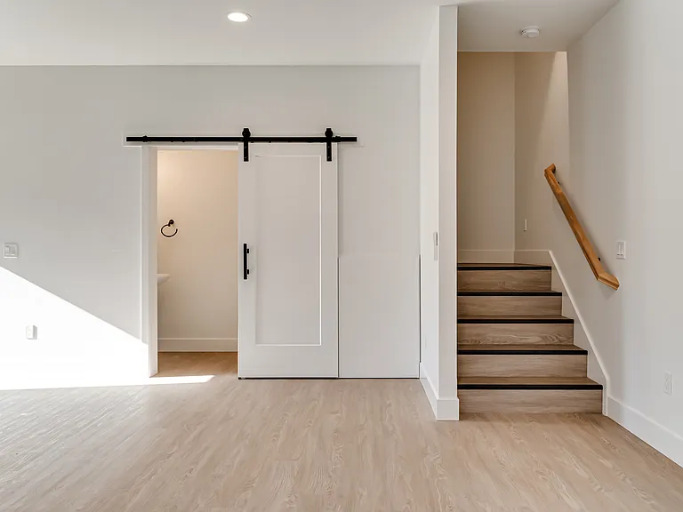 1537 Lake Dr — Photo 4