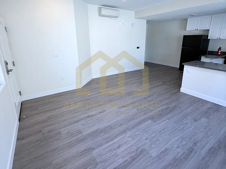 101 N Broadway — Photo 31