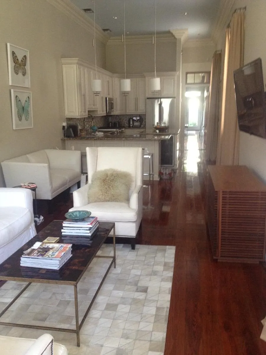 Open, airy spacing. - 4832 Chestnut St