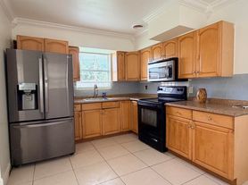 2438 Thomas St, Hollywood, FL