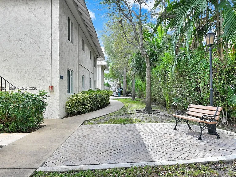 8609 SW 68th Ct #24 — Photo 37
