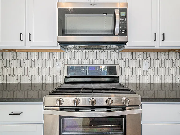 6019 Denys Dr — Photo 15