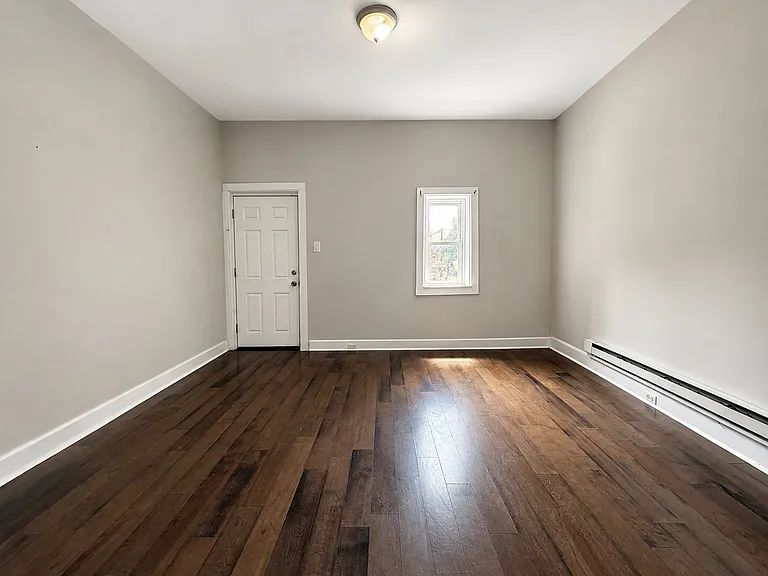 925 W Seltzer St — Photo 2