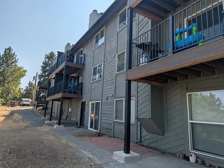 1244 NE 4th St #9 — Photo 4